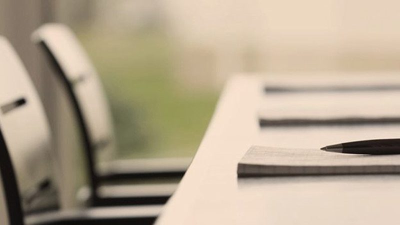 经营范围变更后许可证如何及时更新？**